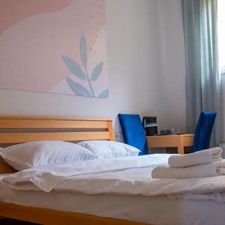 Mint Hotel Призрен Номер фото