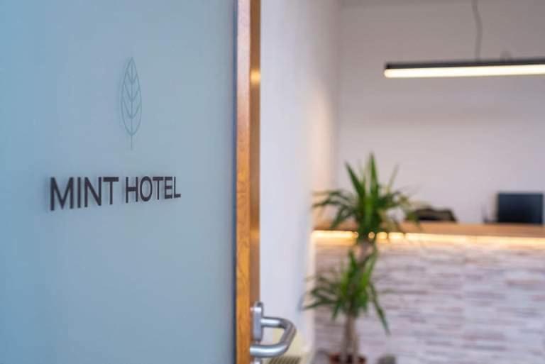 Mint Hotel Призрен Экстерьер фото