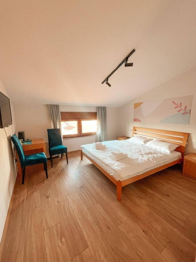 Mint Hotel Призрен Экстерьер фото
